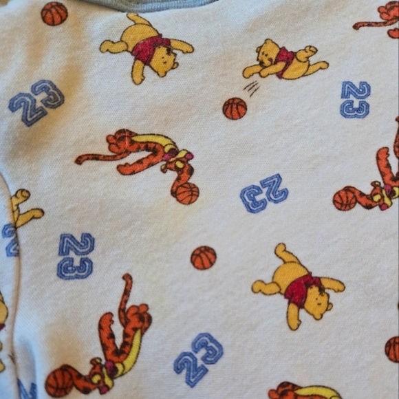 Vintage 1990s Y2K Disney Winnie the Pooh basketball long sleeved onesie - Picture 5 of 5